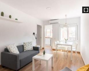 Sala d'estar de Pis de lloguer en L'Hospitalet de Llobregat amb Aire condicionat, Calefacció i Moblat