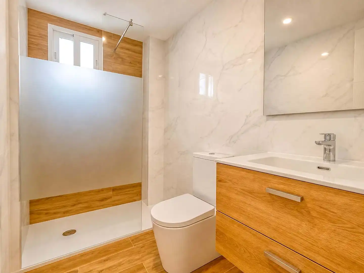 Baño de Piso en venta en Almoradí con Aire acondicionado, Calefacción y Terraza