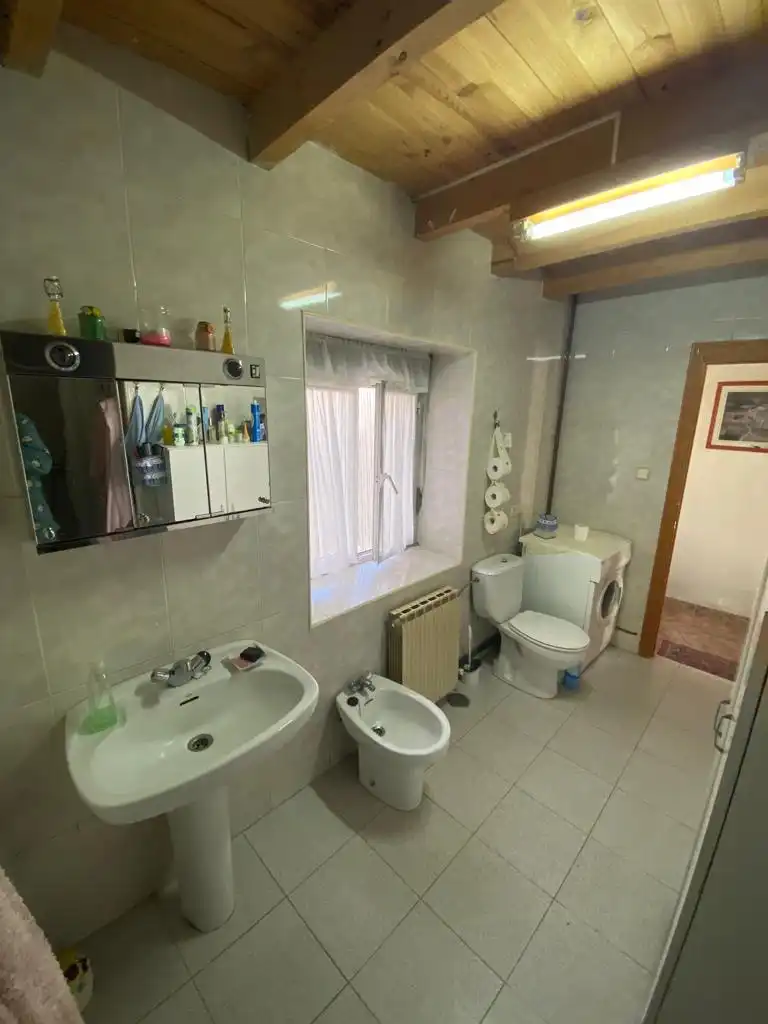 Baño de Casa o chalet en venta en Algadefe con Calefacción, Trastero y Amueblado