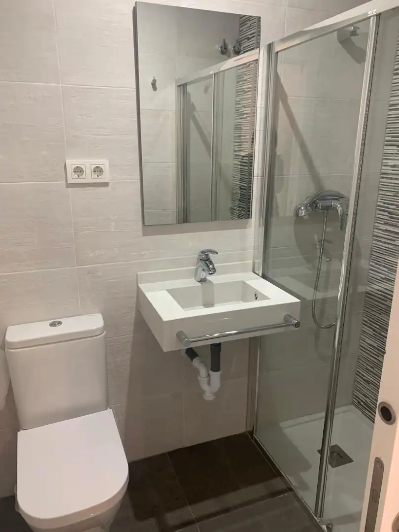 Baño de Ático de alquiler en Córdoba con Aire acondicionado, Terraza y Trastero