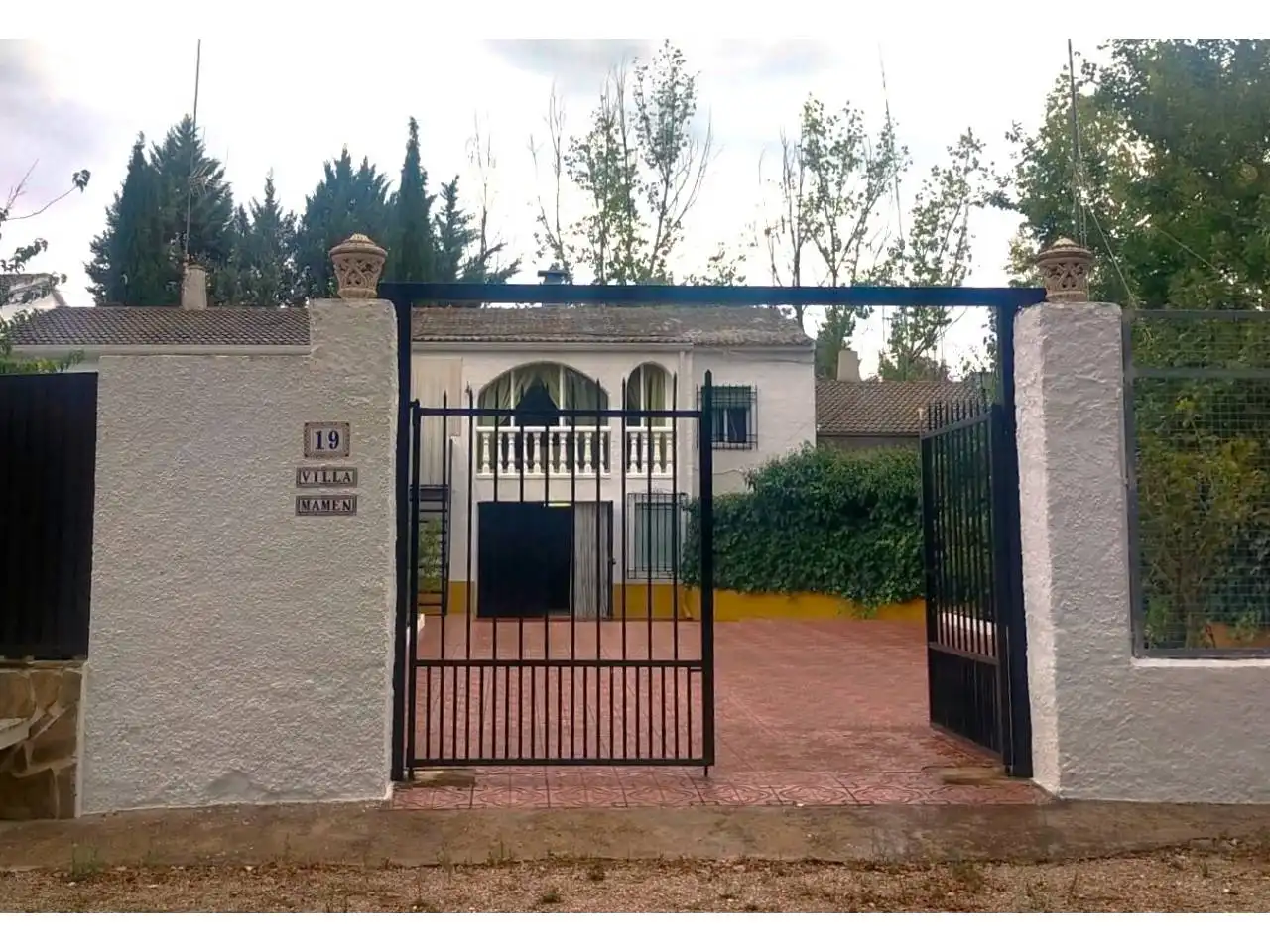 Detached house with garden for sale in Urbanizacion Cueva de la Morenilla