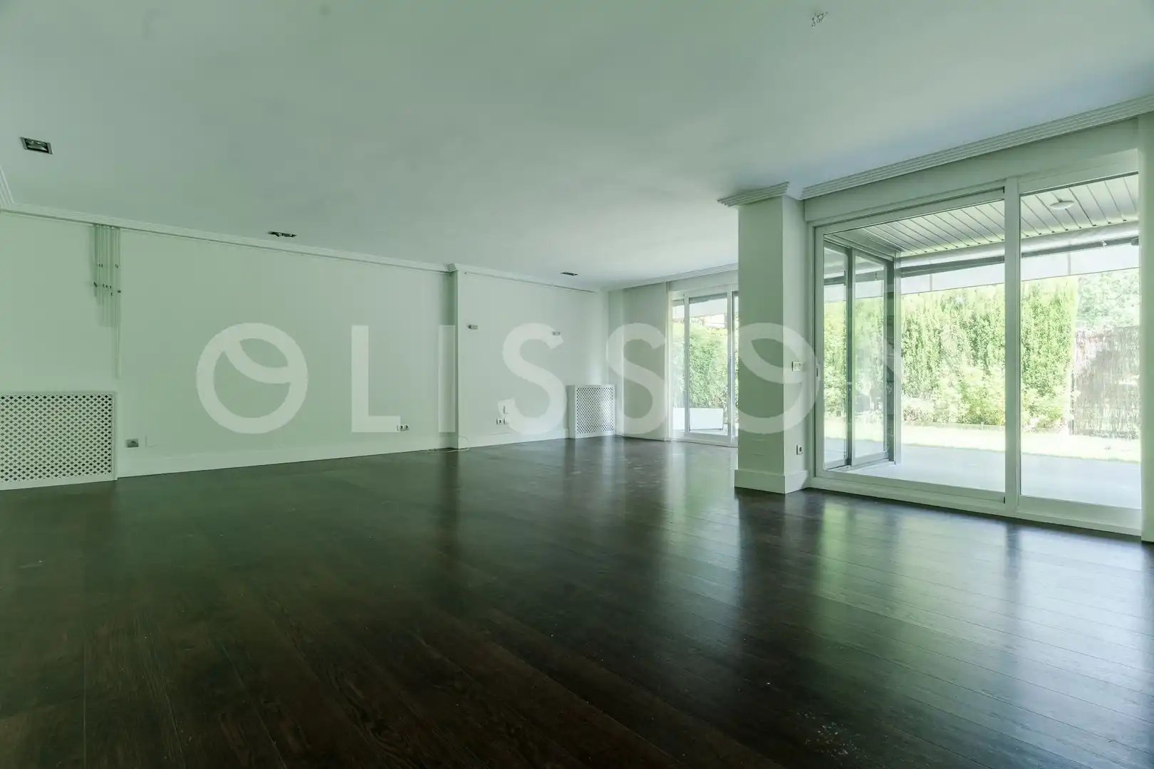 Sala de estar de Dúplex en venta en La Moraleja con Aire acondicionado, Calefacción y Jardín privado