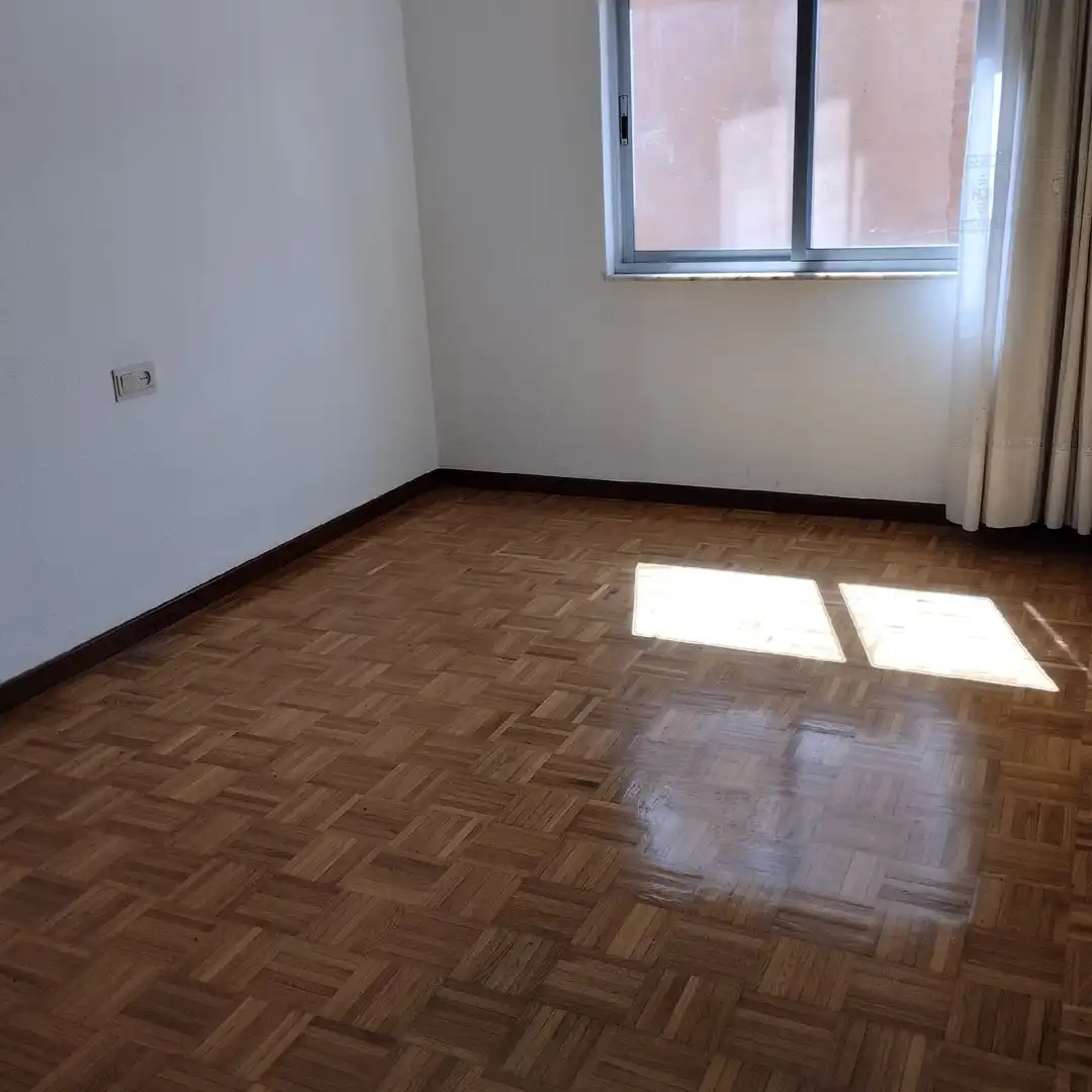 Piso en venta en La Bañeza  con Calefacción y Amueblado