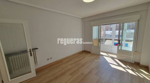 Photo 3 of Flat for rent in Calle Cuba, Centro, Avilés