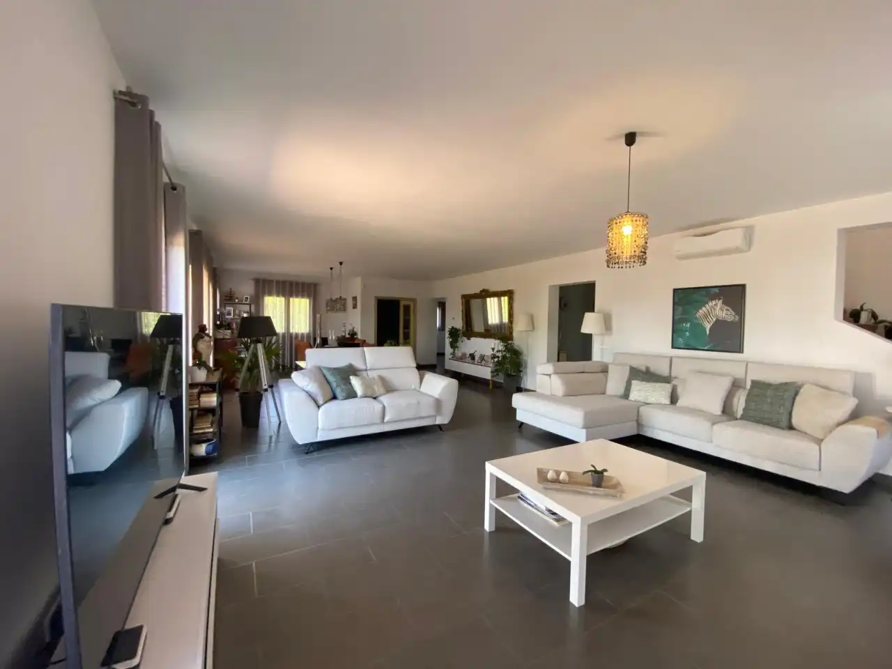 Sala de estar de Casa o chalet en venta en L'Estartit con Aire acondicionado, Calefacción y Jardín privado