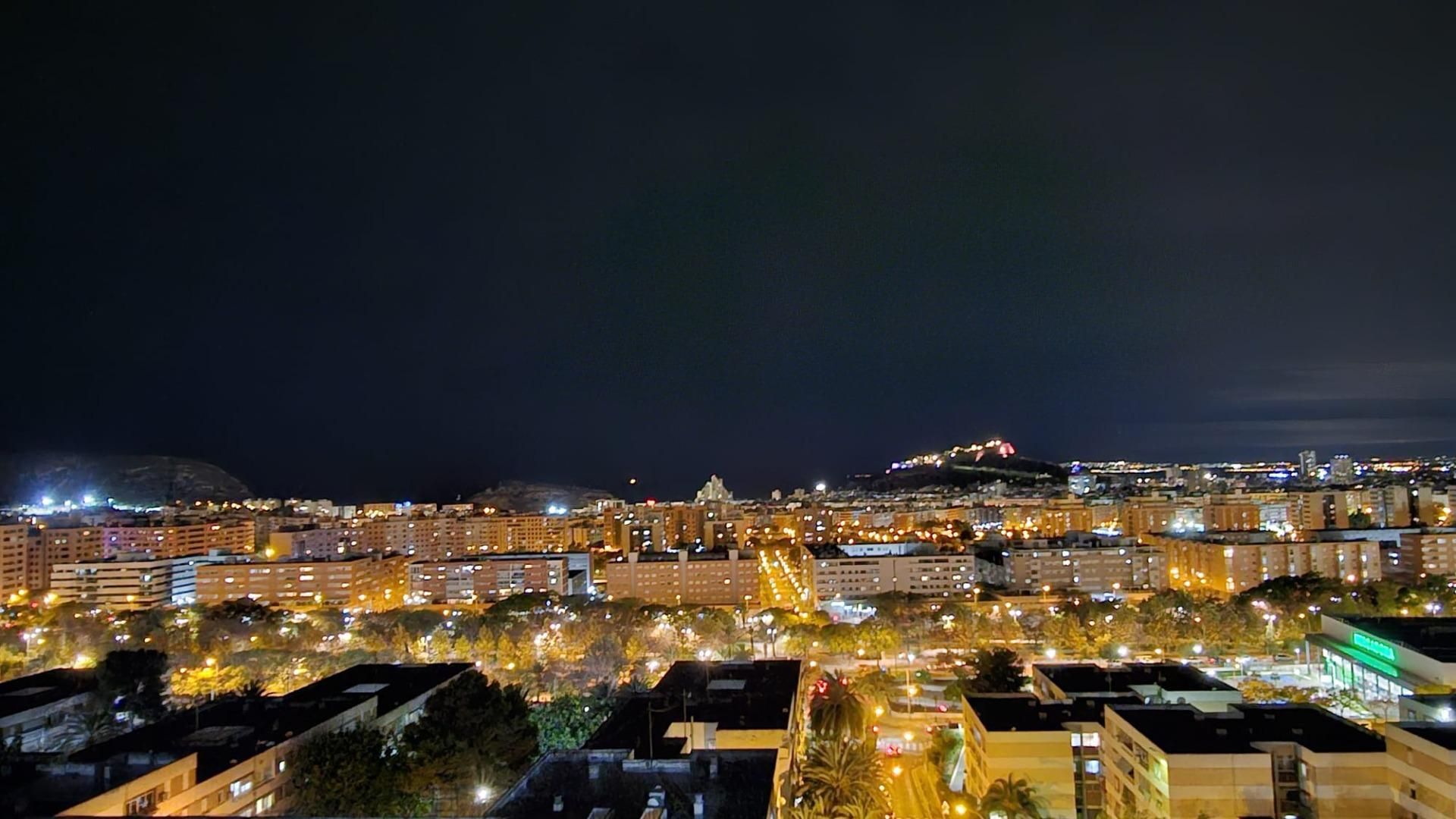 Vista exterior de Piso en venta en Alicante / Alacant con Aire acondicionado