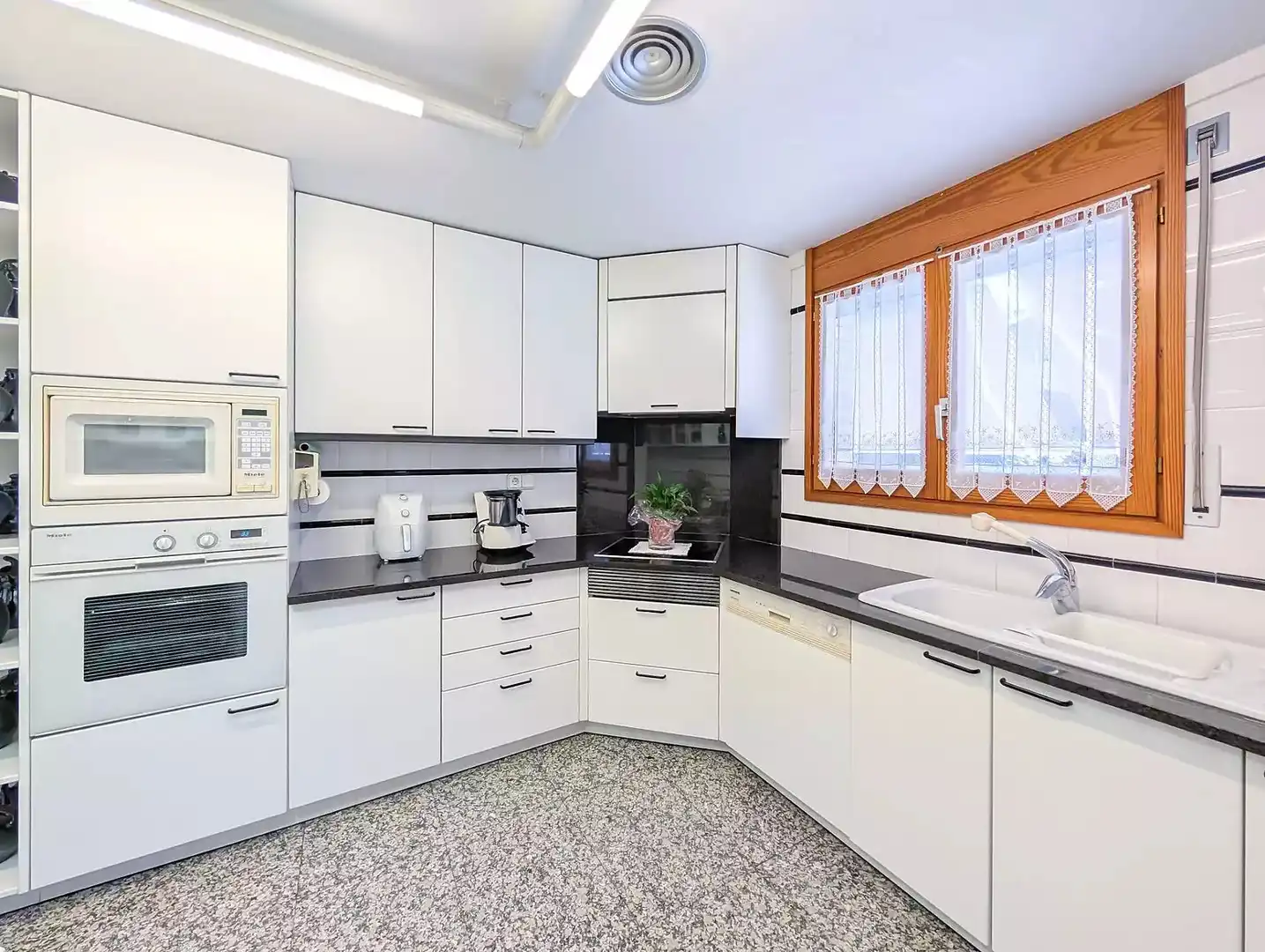 Kitchen of Houses for sale in Banyoles  with Swimming Pool and Furnished