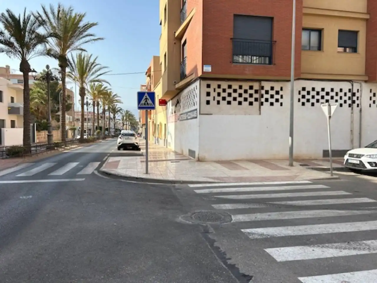 Business premises to rent in Avenida Roquetas, imagen 3