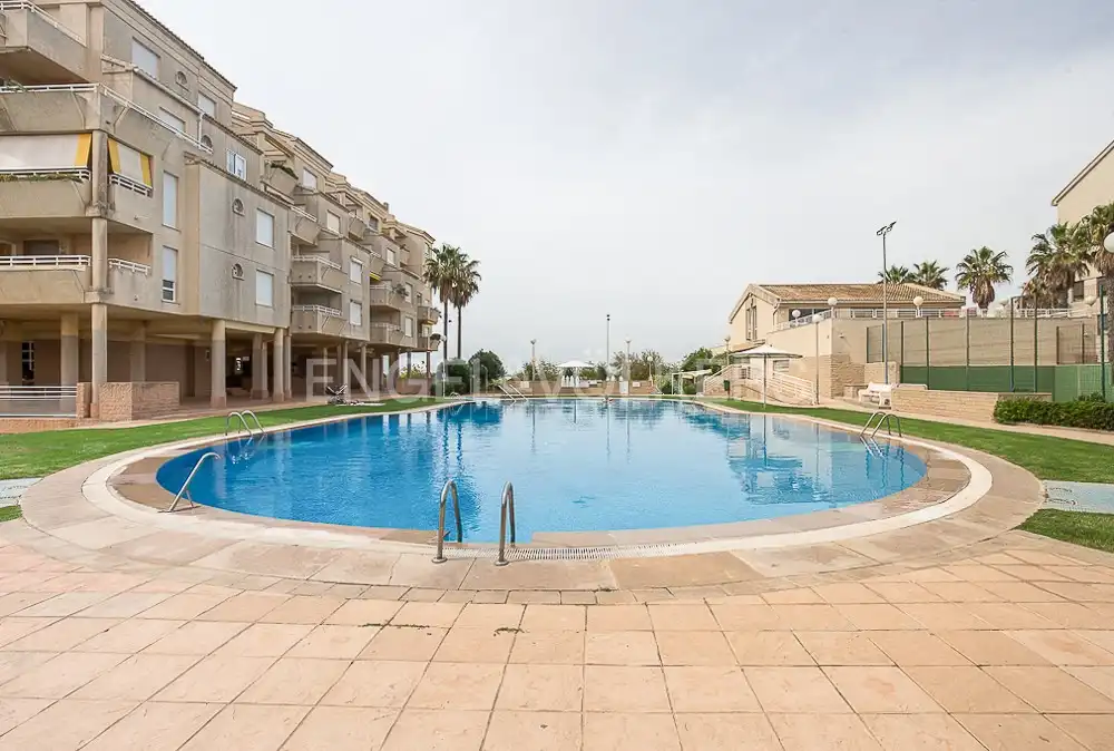 Schwimmbecken von Wohnung zum Verkauf in Valencia mit Heizung, Privatgarten und Terrasse