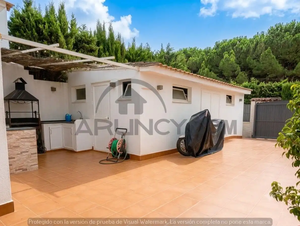 Vista exterior de Casa adosada en venta en Alcalá de Guadaira con Aire acondicionado, Calefacción y Jardín privado