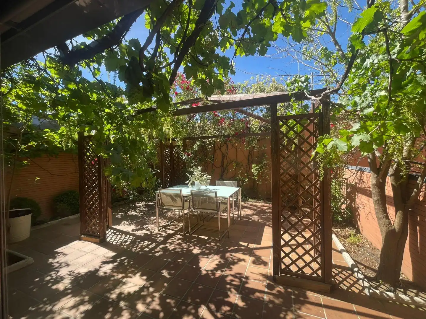 Terrassa de Casa adosada en venda en Torrelodones amb Aire condicionat, Calefacció i Jardí privat