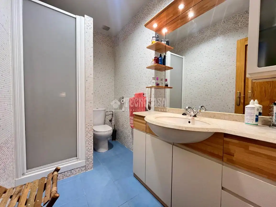 Baño de Casa adosada en venta en Las Herencias con Calefacción, Piscina y Amueblado