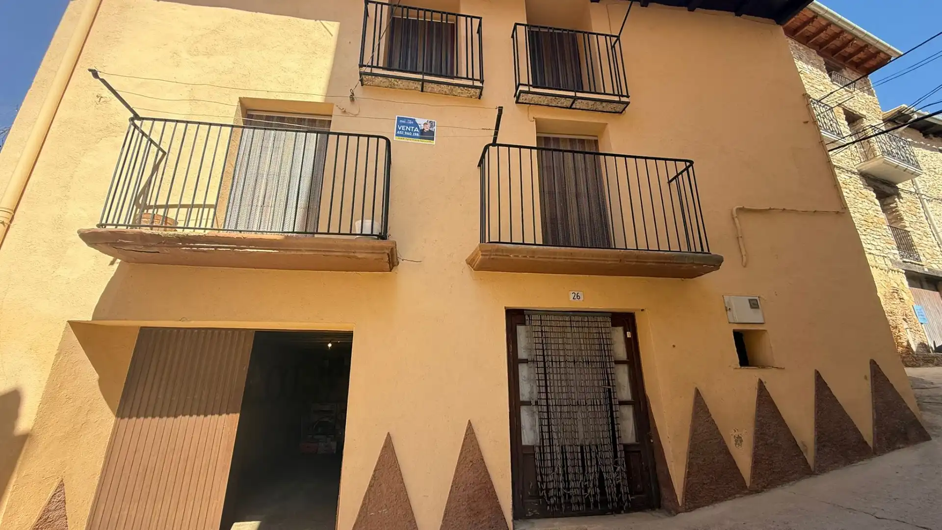 Außenansicht von Einfamilien-Reihenhaus zum Verkauf in Portell de Morella mit Abstellraum, Möbliert und Balkon