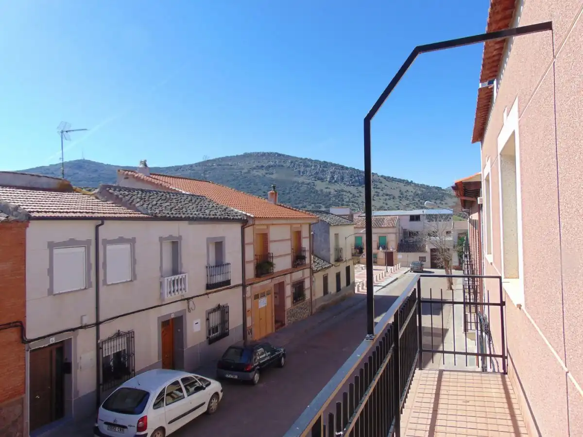 Vista exterior de Casa o chalet en venta en San Carlos del Valle con Calefacción, Terraza y Trastero