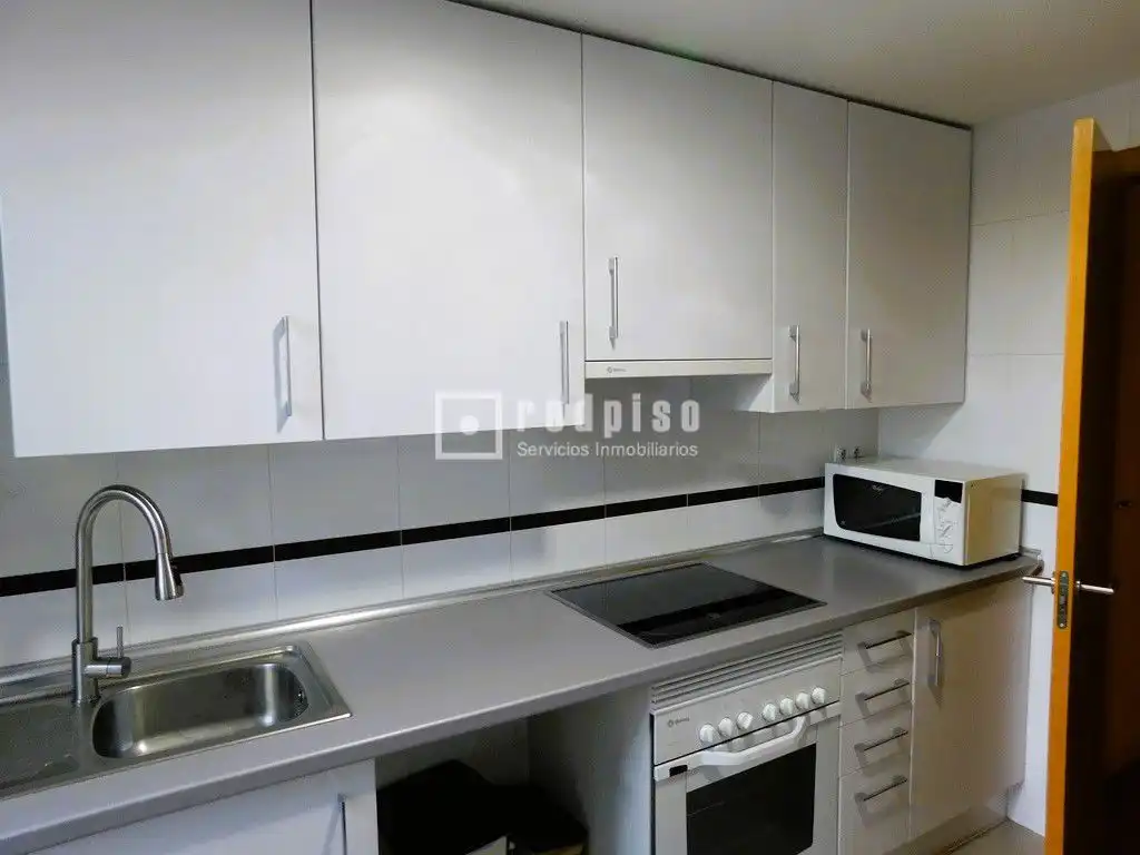 Cocina de Piso de alquiler en Madrid con Aire acondicionado, Calefacción y Jardín privado