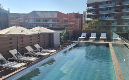 Swimming pool of Flat for sale in  Barcelona Capital  with Heating, Private garden and Community pool