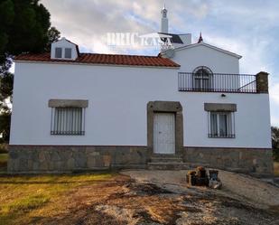 Vista exterior de Casa o xalet en venda en Brozas amb Terrassa