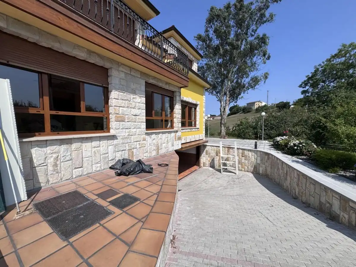 Terrassa de Casa o xalet en venda en Siero amb Calefacció, Jardí privat i Terrassa