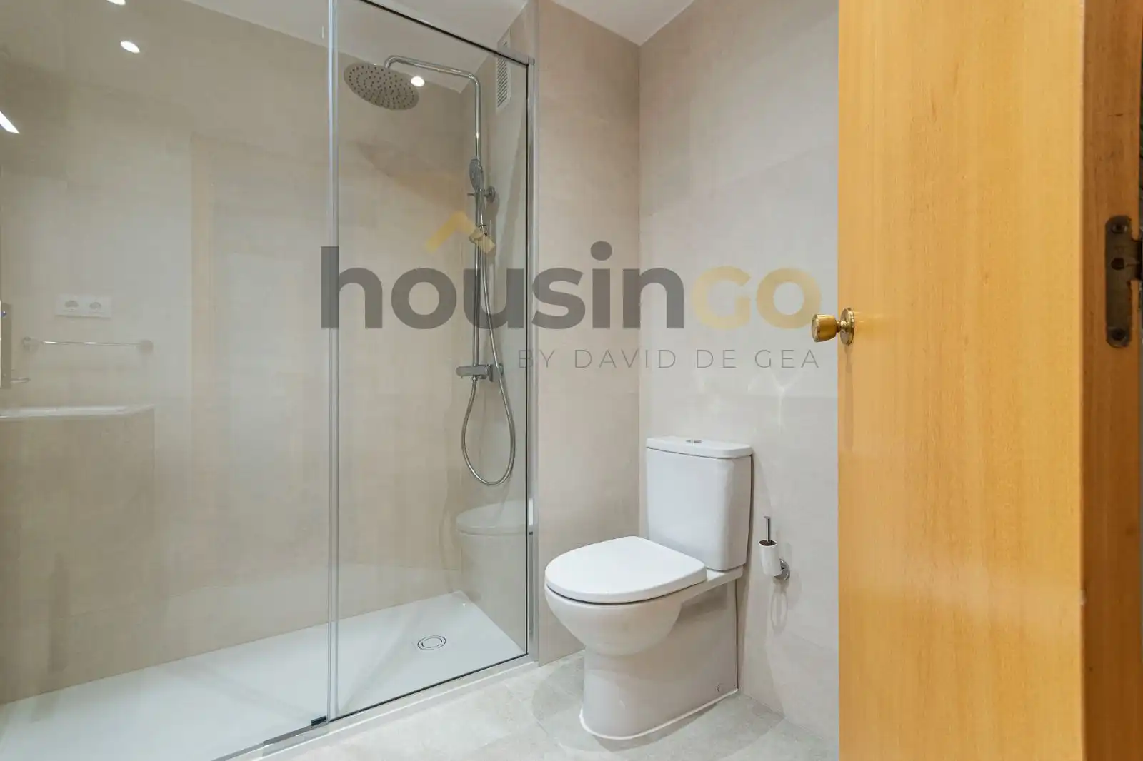 Bathroom of Flat for rent in Madrid  with Air Conditioner, Heating and Storage room