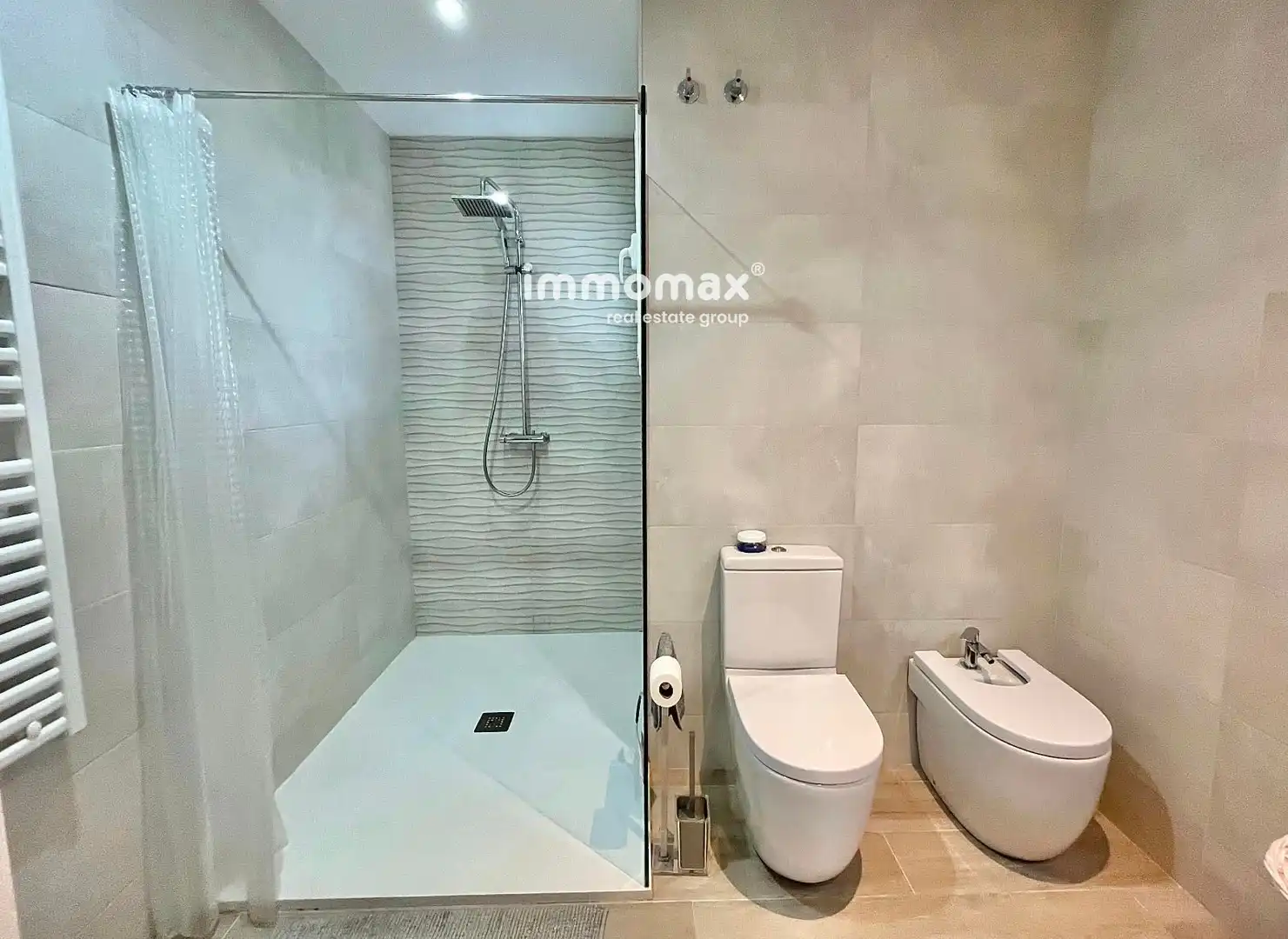 Bathroom of Houses for sale in Vilanova i la Geltrú  with Air Conditioner, Heating and Private garden