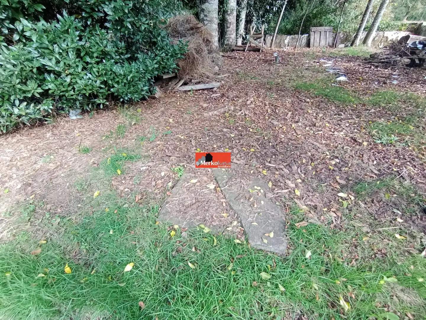 Finca rústica en venda en Begonte amb Jardí privat