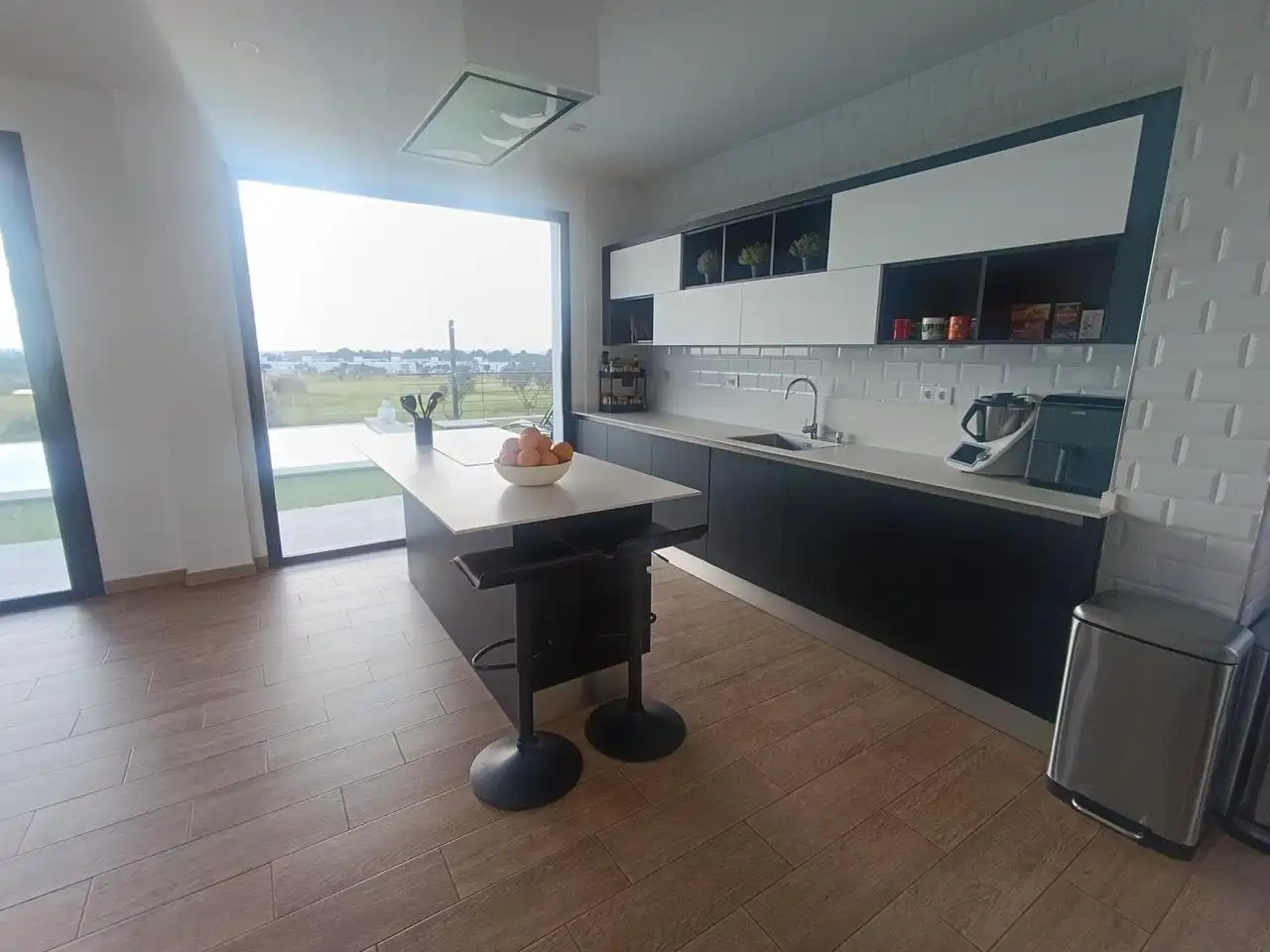 Cuina de Casa o xalet en venda en Puerto Real amb Aire condicionat, Jardí privat i Terrassa