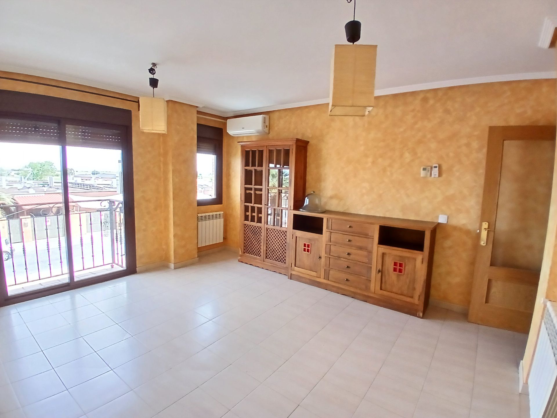 Sala d'estar de Dúplex en venda en El Viso de San Juan amb Aire condicionat, Calefacció i Forn