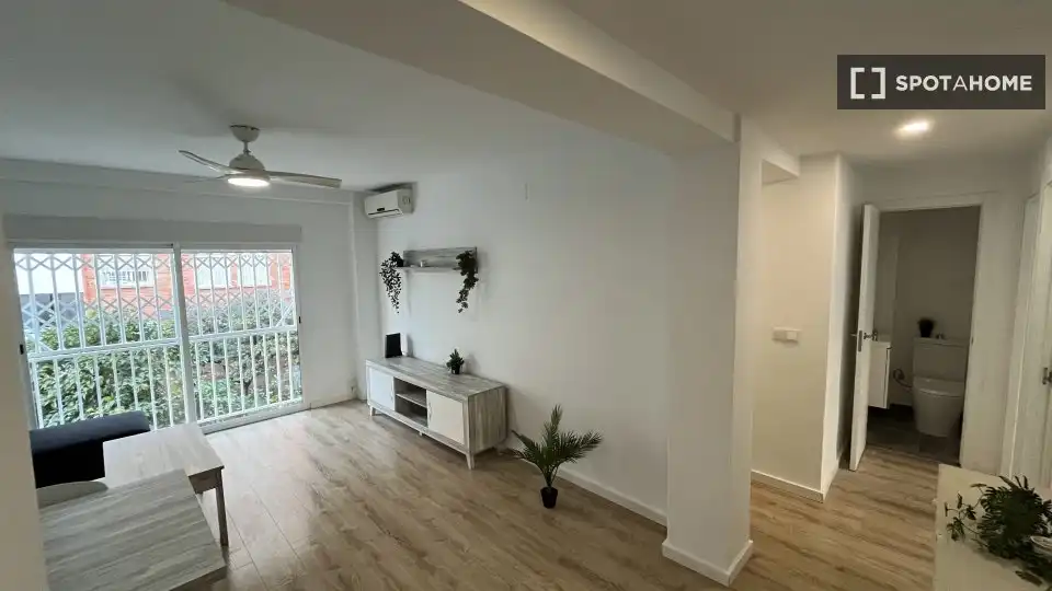 Living room of Flat for rent in Valencia  with Air Conditioner, Heating and Furnished