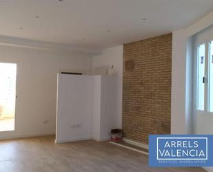 Attic to rent in  Valencia Capital  with Air Conditioner