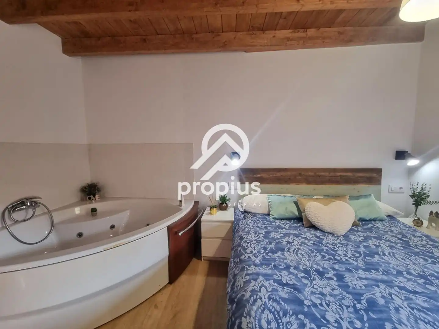 Schlafzimmer von Einfamilien-Reihenhaus zum Verkauf in Cangas de Onís mit Heizung und Terrasse