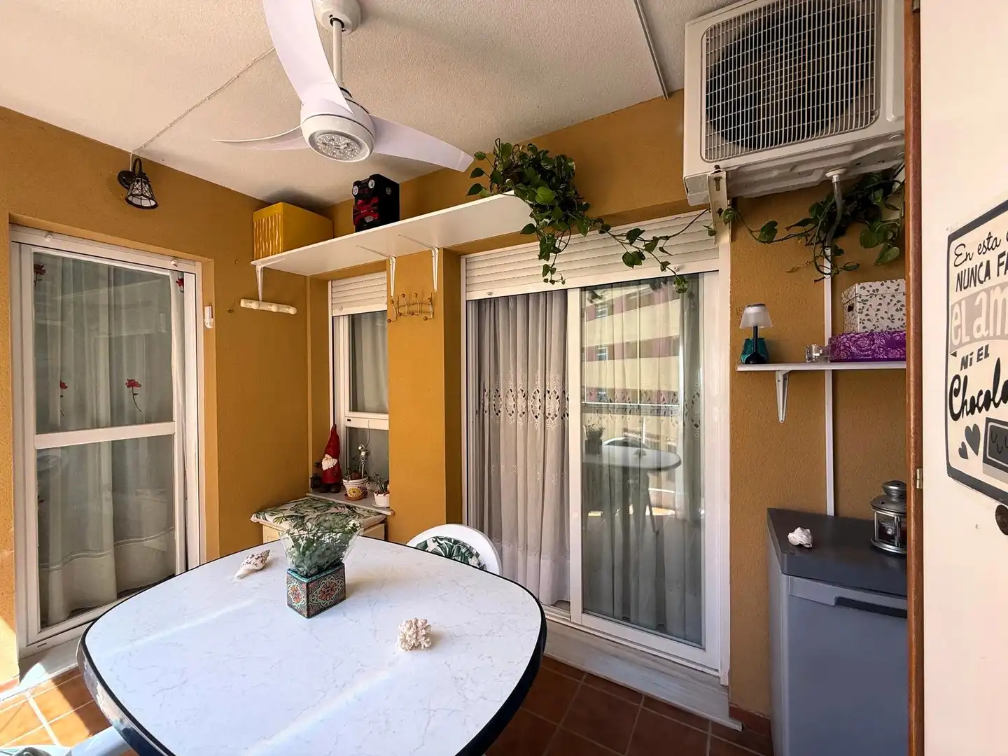 Terrasse von Wohnung zum Verkauf in Roquetas de Mar mit Klimaanlage, Terrasse und Möbliert