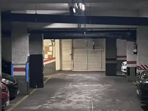 Parkplatz von Garage zur Miete in Badalona mit Alarm