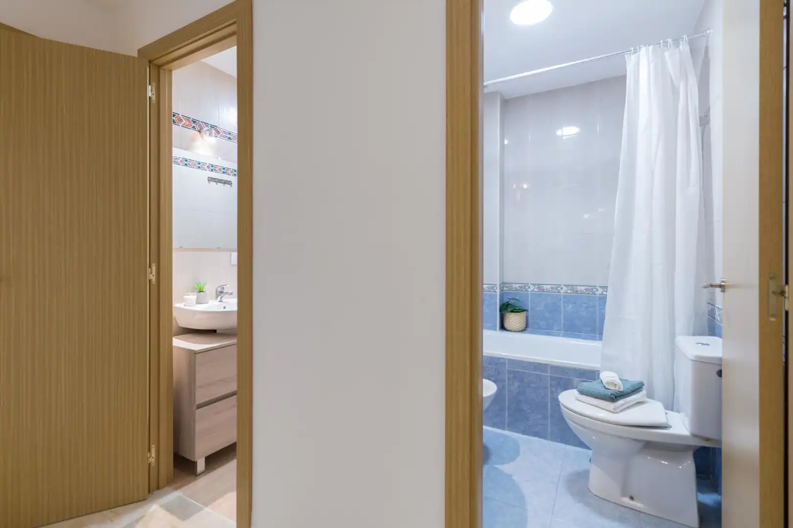 Bathroom of Flat for sale in Coria del Río  with Air Conditioner, Heating and Terrace