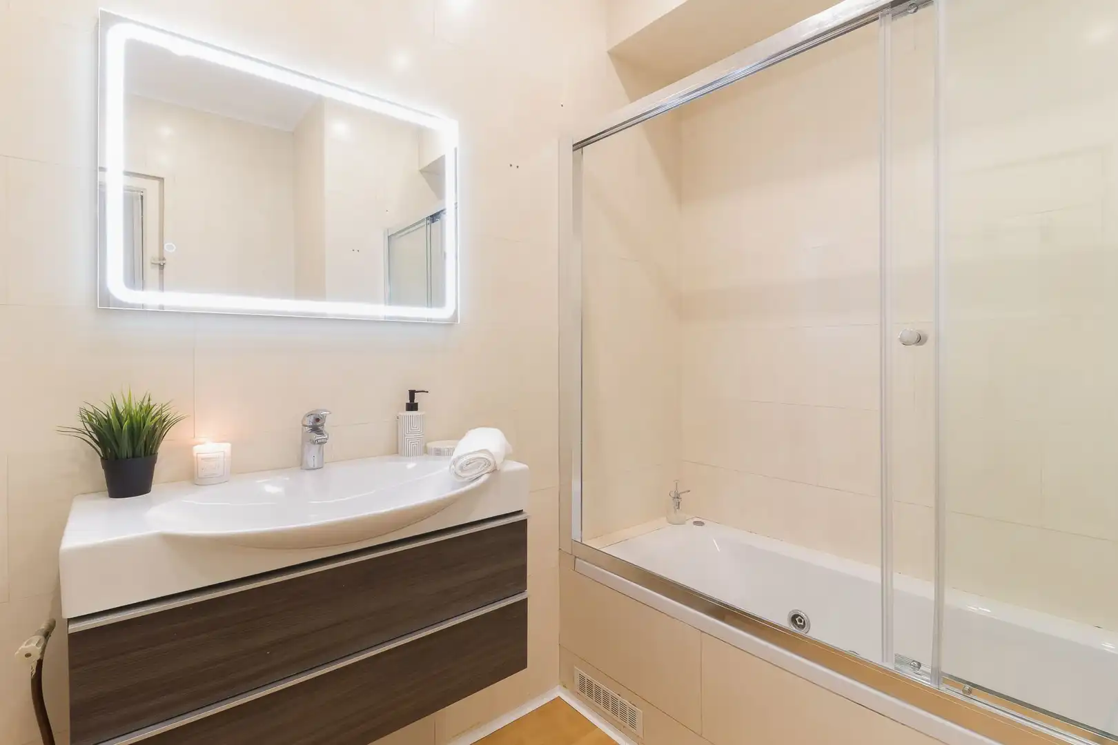 Baño de Piso en venta en Barcelona con Calefacción, Terraza y Balcón