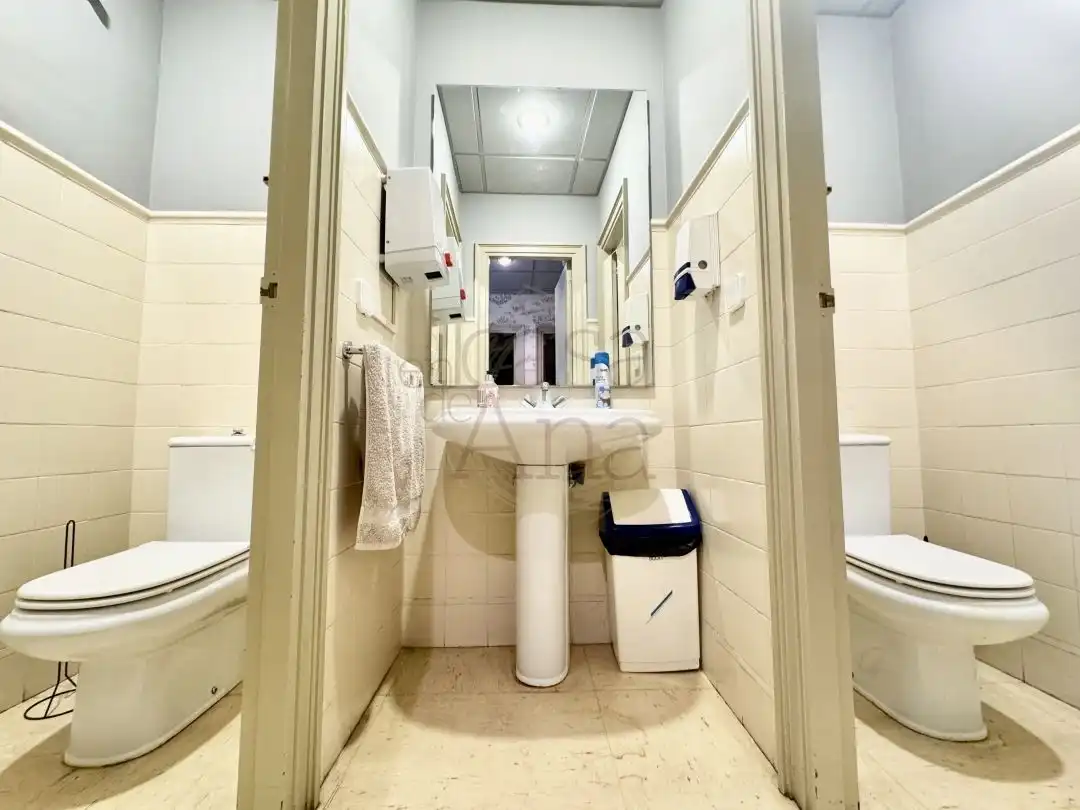 Bathroom of Office for rent in Bilbao   with Air Conditioner and Heating