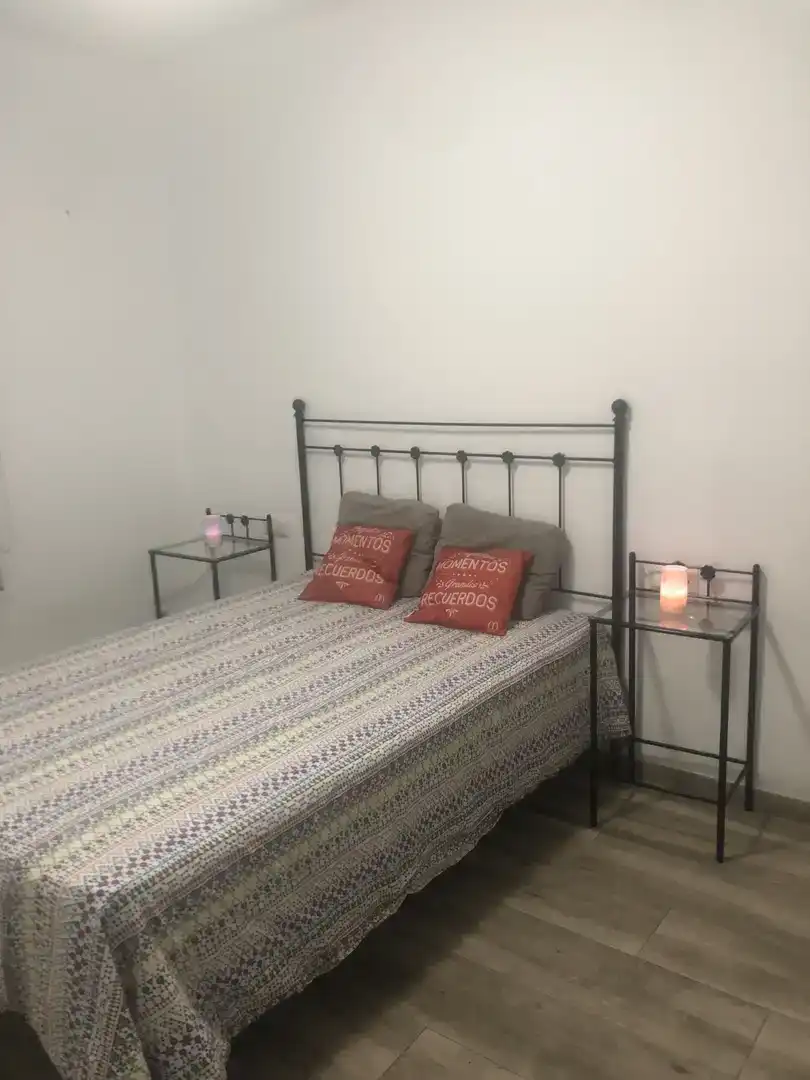 Bedroom of Flat for share in Málaga  with Parquet flooring, Furnished and Balcony