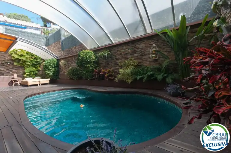 Piscina de Casa o xalet en venda en Roses amb Calefacció i Traster