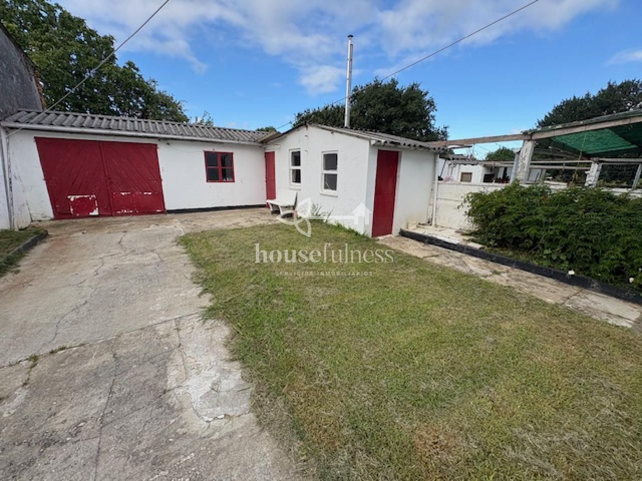 Vista exterior de Casa o xalet en venda en Ferrol amb Calefacció, Jardí privat i Moblat