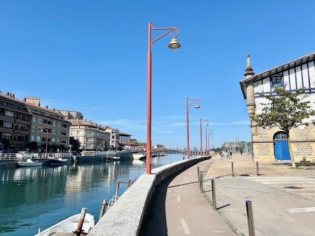 Vista exterior de Local en venta en Zumaia