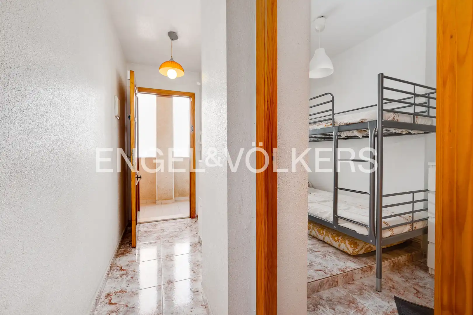 Wohnung zum Verkauf in Torrevieja mit Klimaanlage, Heizung und Terrasse