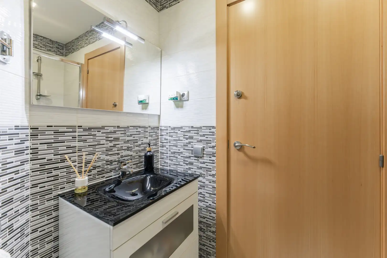 Bathroom of Flat for sale in Mollet del Vallès  with Air Conditioner and Balcony