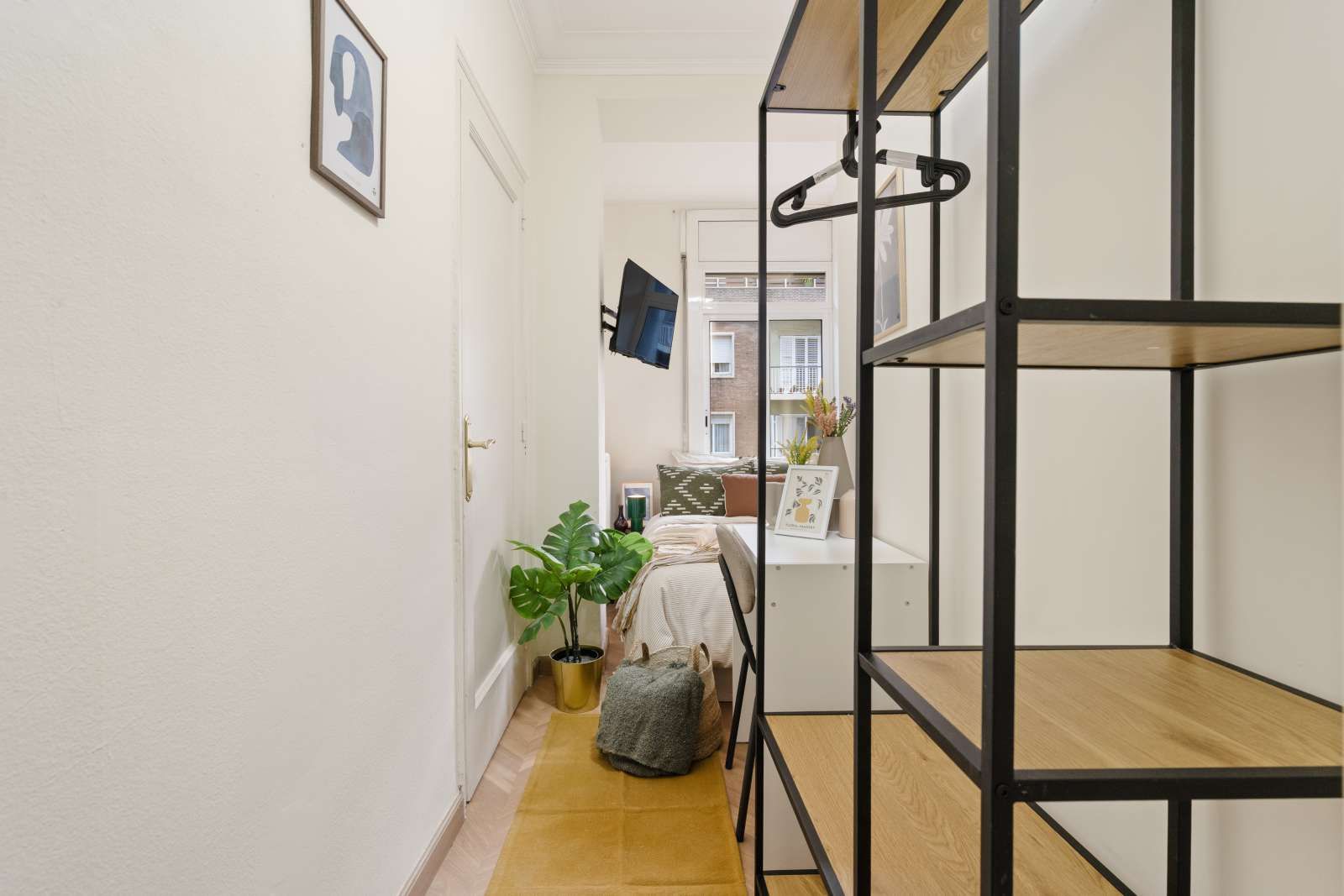 Bedroom of Flat to share in  Barcelona Capital  with Air Conditioner, Heating and Terrace