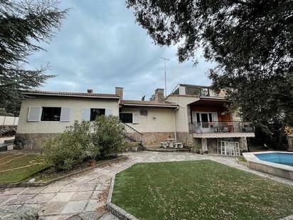 Vista exterior de Casa o xalet en venda en Valdemorillo amb Piscina