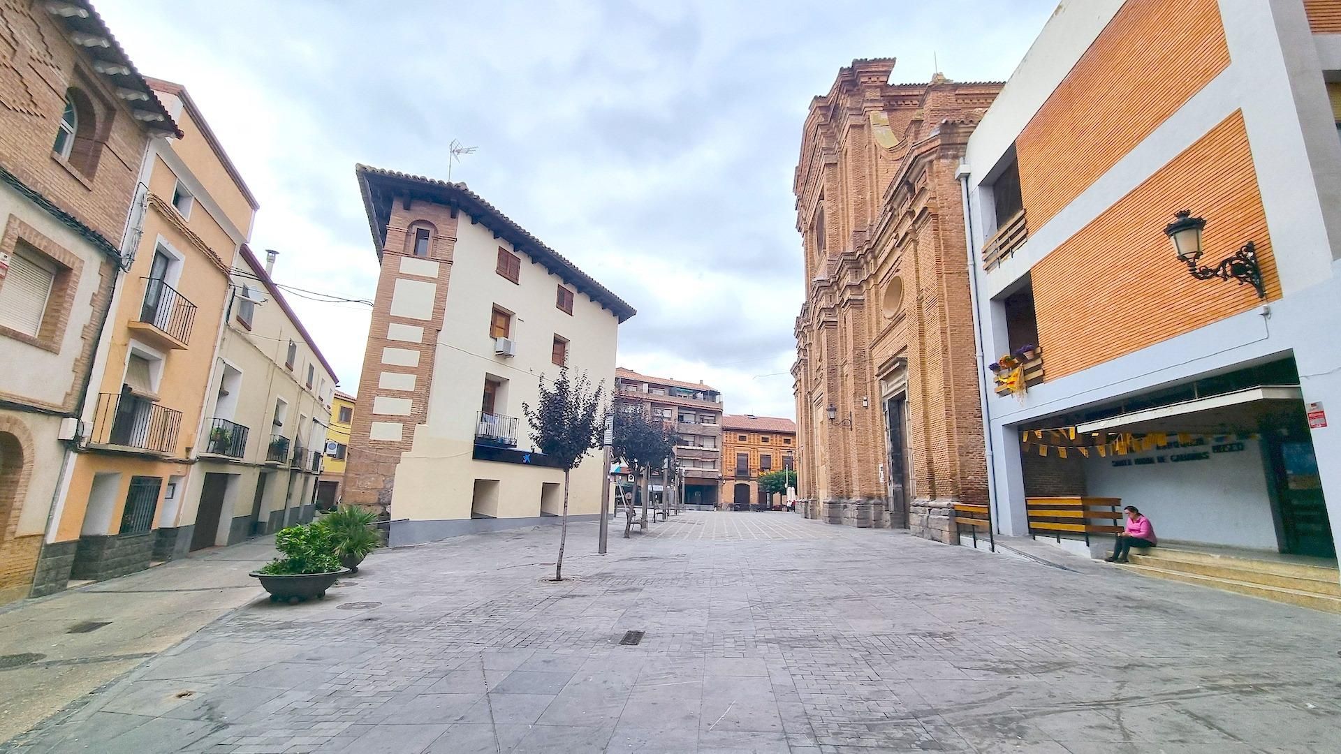 Vista exterior de Casa o chalet en venta en La Almunia de Doña Godina  con Calefacción, Jardín privado y Parquet