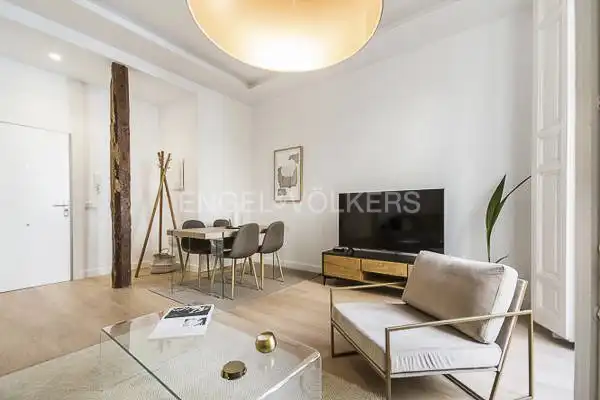 Living room of Flat for sale in Madrid  with Air Conditioner, Heating and Parquet flooring