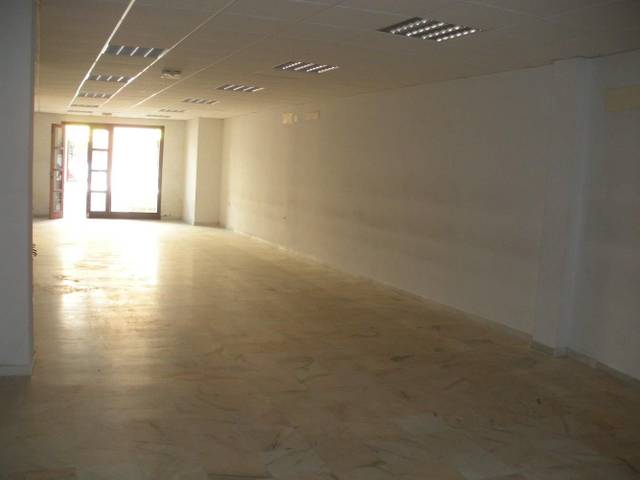 Local comercial en Alquiler en Calle Real, 47b en Plaza de toros - Venta Vargas - Capitania