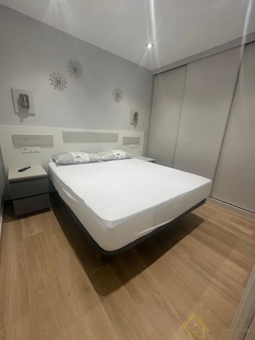 Schlafzimmer von Wohnungen zur Miete in Lugo mit Heizung und Möbliert