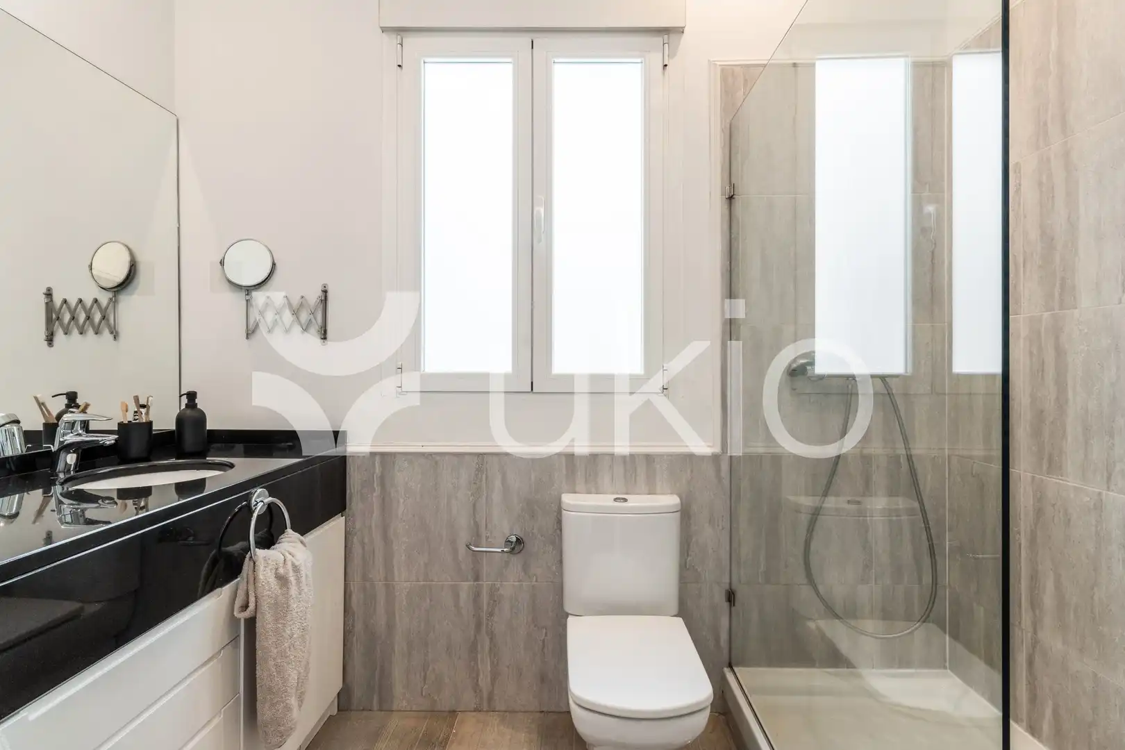 Bathroom of Flat for rent in Madrid  with Air Conditioner, Heating and Terrace