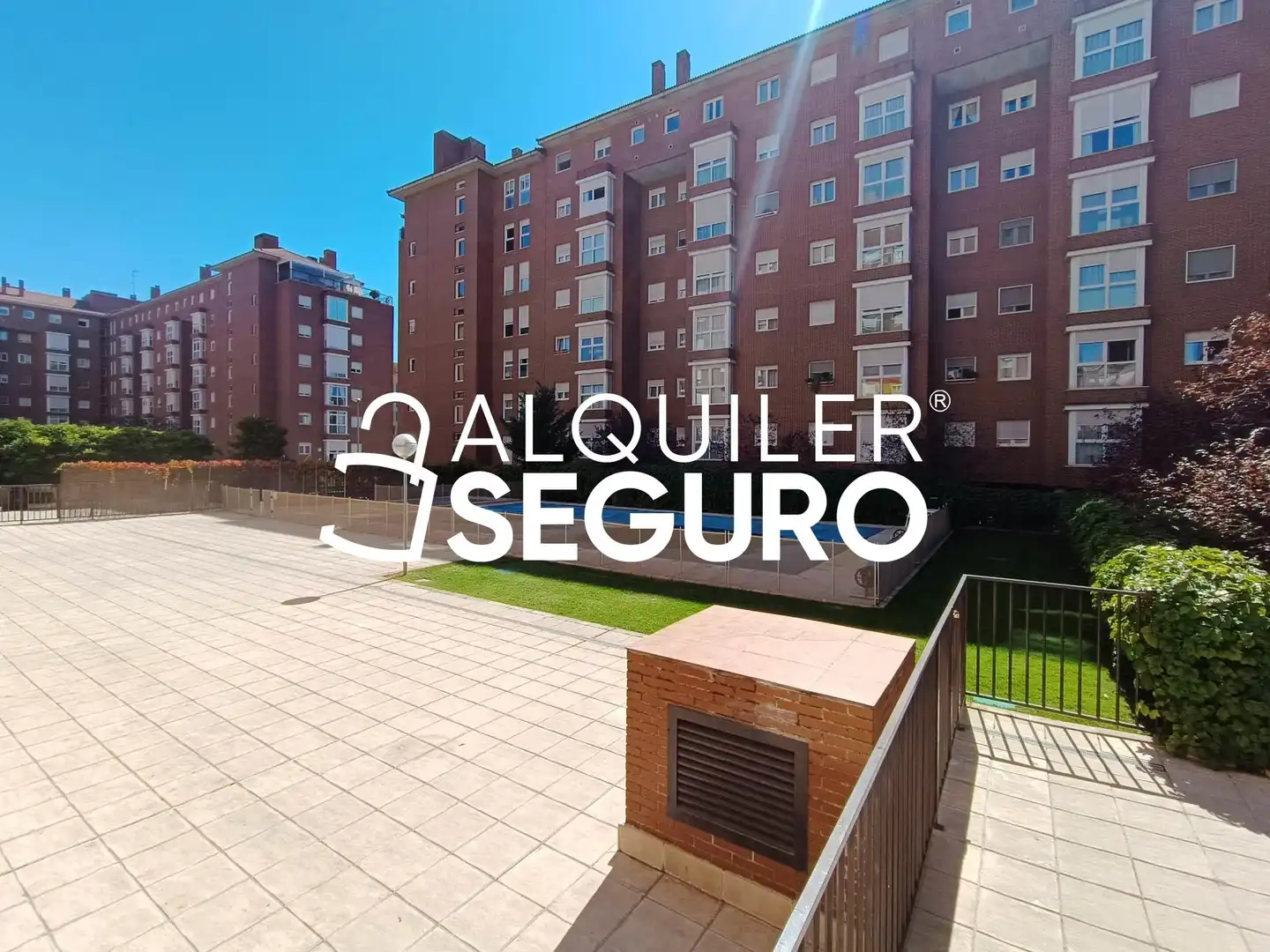 Vista exterior de Piso de alquiler en Madrid con Aire acondicionado, Calefacción y Piscina