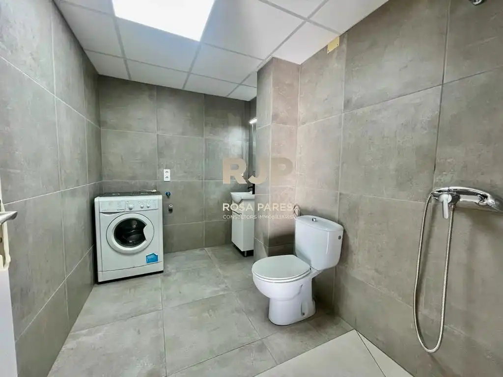 Bathroom of Houses for rent in Centelles  with Heating, Terrace and Storage room